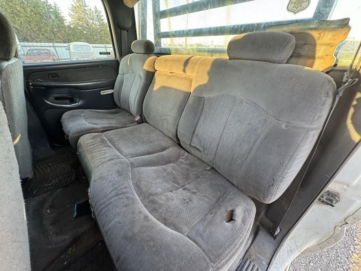 2001-chevrolet-silverado-image-23
