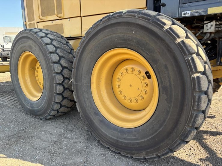2012-deere-672gp-image-30