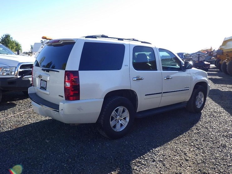 2011-chevrolet-tahoe-image-5