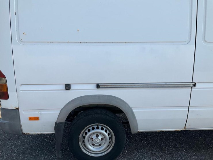 2004-dodge-sprinter-2500-image-32