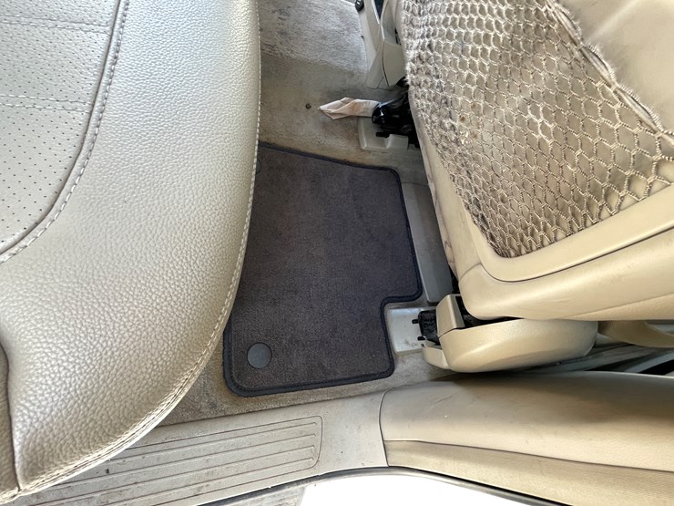 2015-mercedes-benz-gl450-image-96