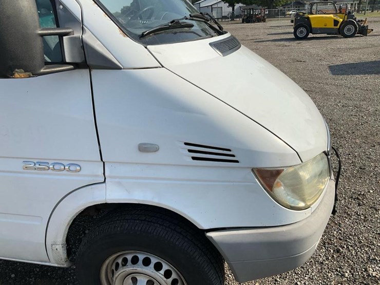 2004-dodge-sprinter-2500-image-41