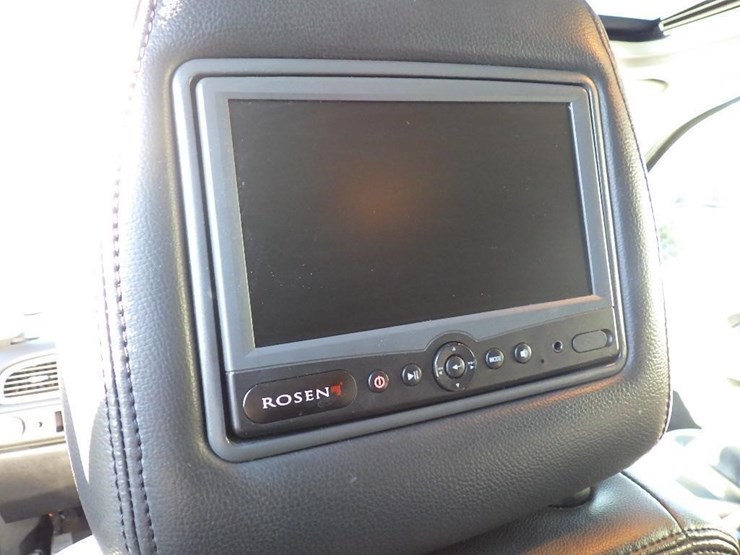 2011-chevrolet-tahoe-image-29