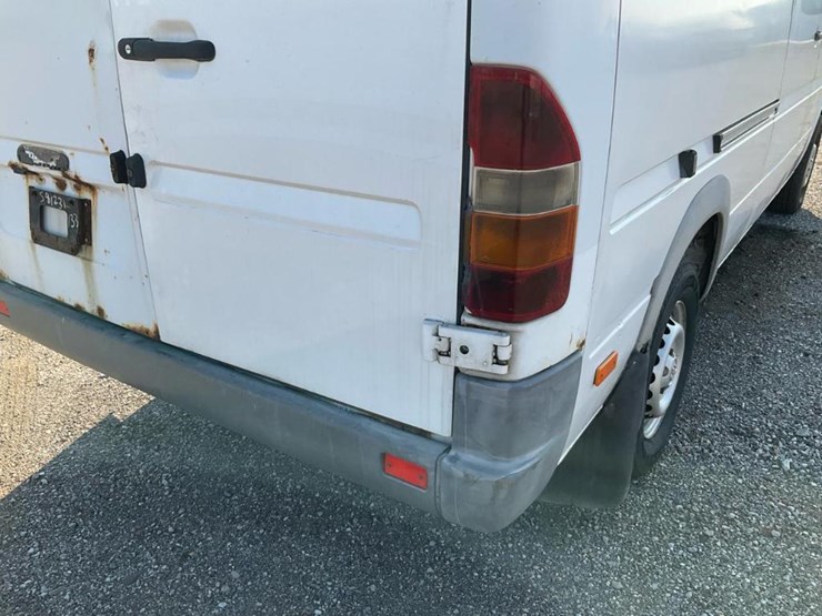 2004-dodge-sprinter-2500-image-28