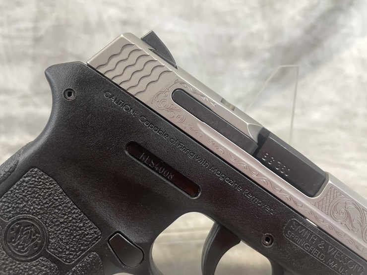 #5165-•-smith-&-wesson-bodyguard,-engraved-380-auto-pistol,-sn:-kes4008,-(neenah,-wi)-image-9