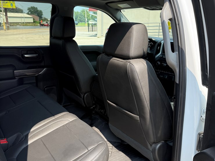 2019-chevrolet-silverado-image-34