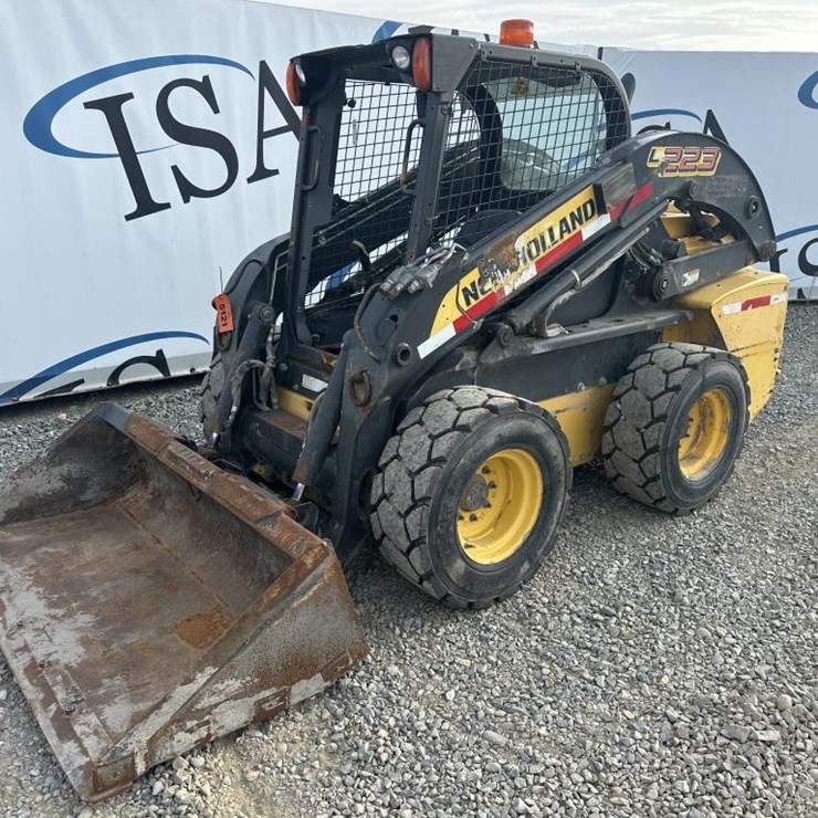 2012 NEW HOLLAND L223