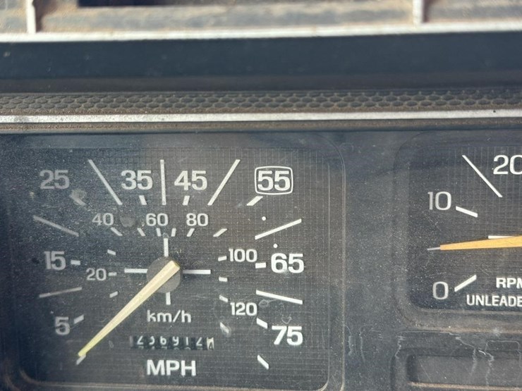 1993-ford-f70-image-24