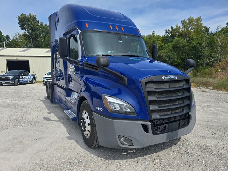 2019-freightliner-cascadia-126-image-29