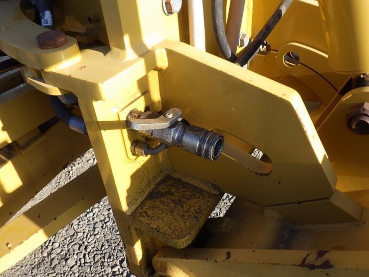 2013-caterpillar-140m2-image-10