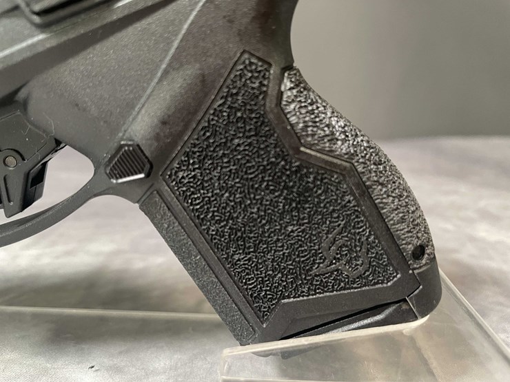 #5156-•-taurus-gx4,-9mm-luger-pistol,-sn:-1ga44039,-(neenah,-wi)-image-8