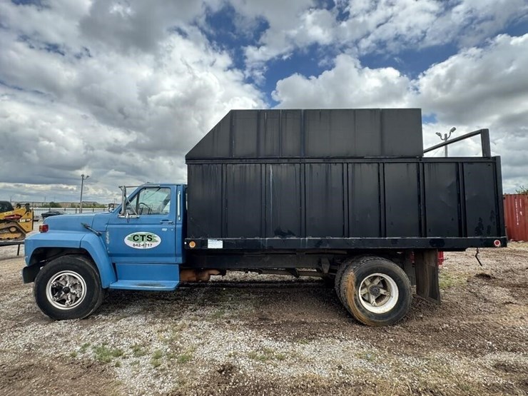 1993-ford-f70-image-2