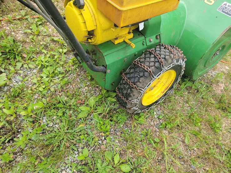 john-deere-826-gas-powered-snow-blower,-electric-or-pull-start,-tire-chains-image-6