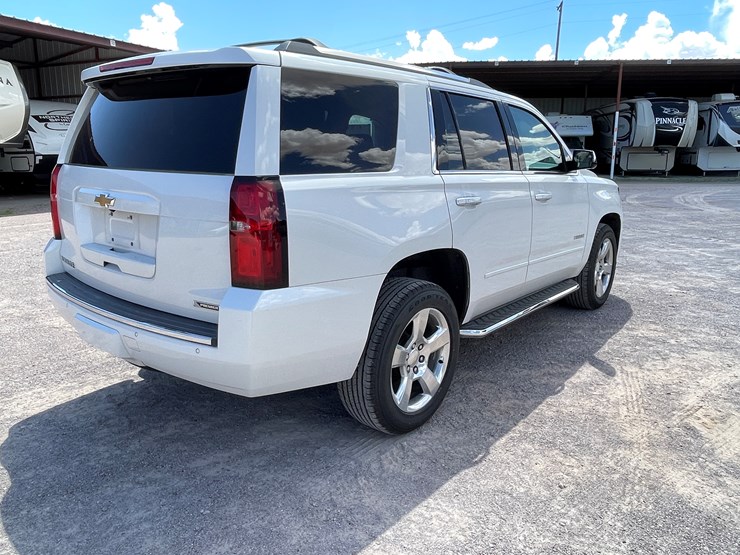 2017-chevrolet-tahoe-image-5