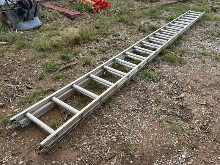 werner-40-ft-aluminum-extension-ladder-image-1