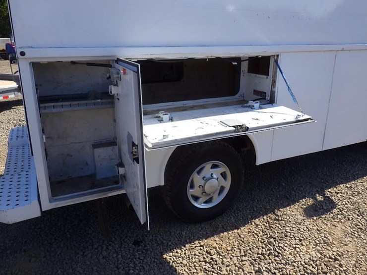 2010-utility-van-image-8