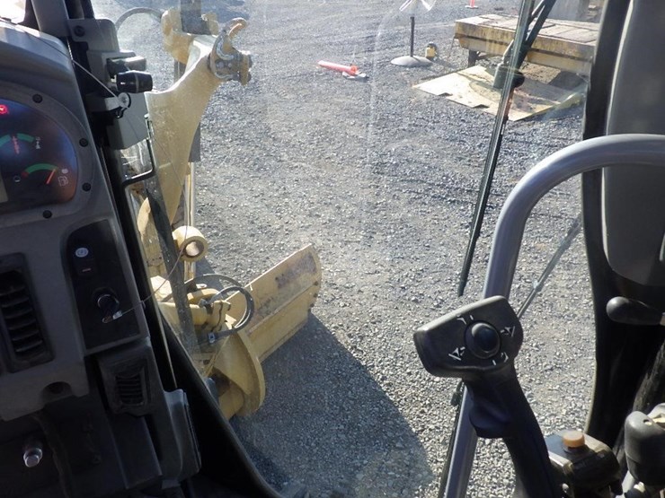 2013-caterpillar-140m2-image-53