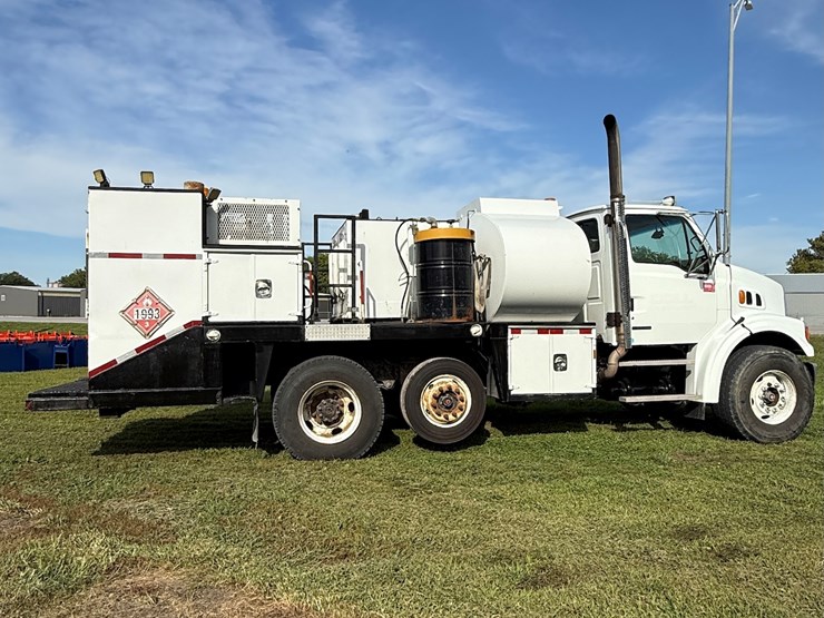 #17-•-2008-sterling-9500-tandem-axle-conventional-fuel-&-lube-truck-image-10