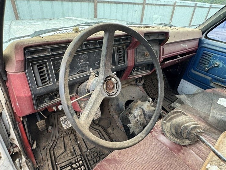 1992-ford-f70-image-15