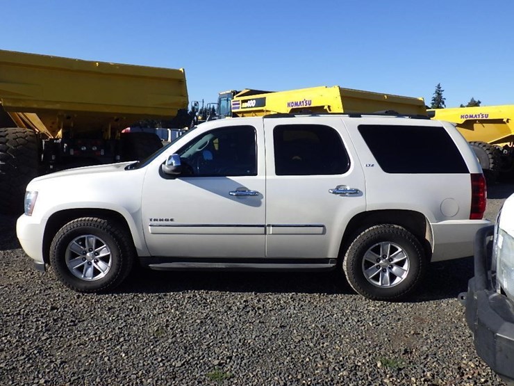 2011-chevrolet-tahoe-image-8