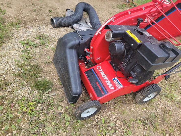 troy-built-5hp-chipper/vac,-motor-is-free-image-3