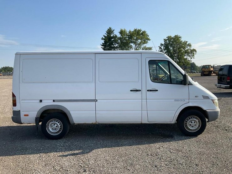 2004-dodge-sprinter-2500-image-6