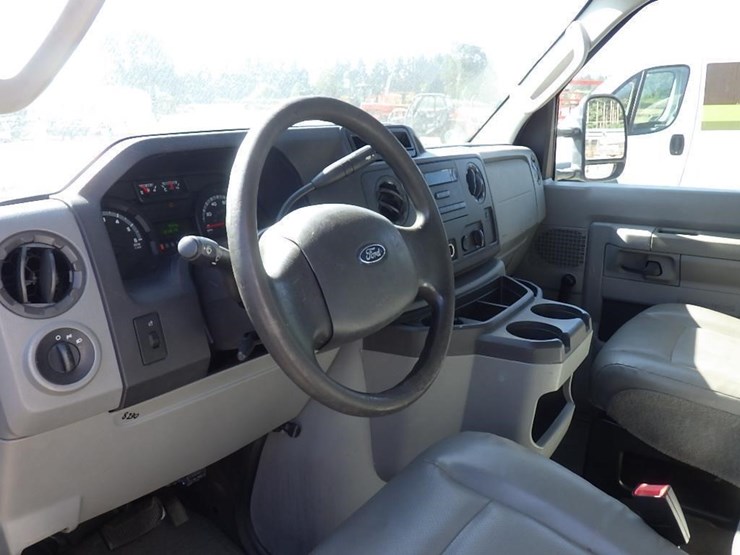 2010-utility-van-image-20