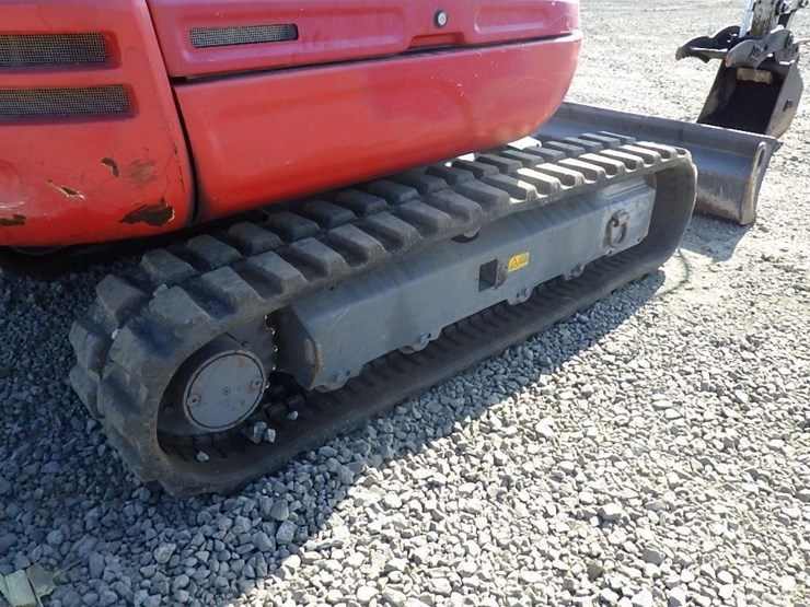 takeuchi-tb240-image-39