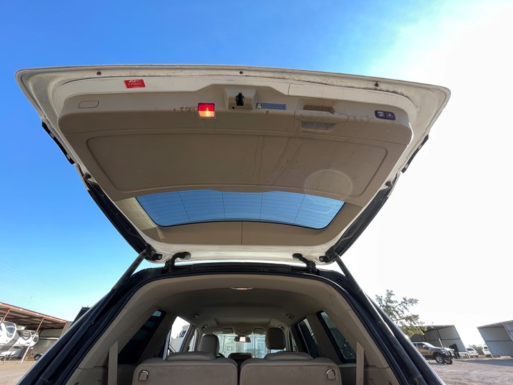 2015-mercedes-benz-gl450-image-43