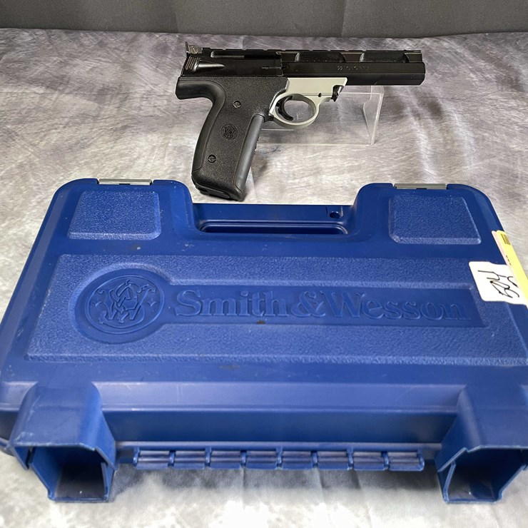 #5160 • Smith & Wesson 22A, 22 LR Pistol, SN: UCE4779, (Neenah, WI)