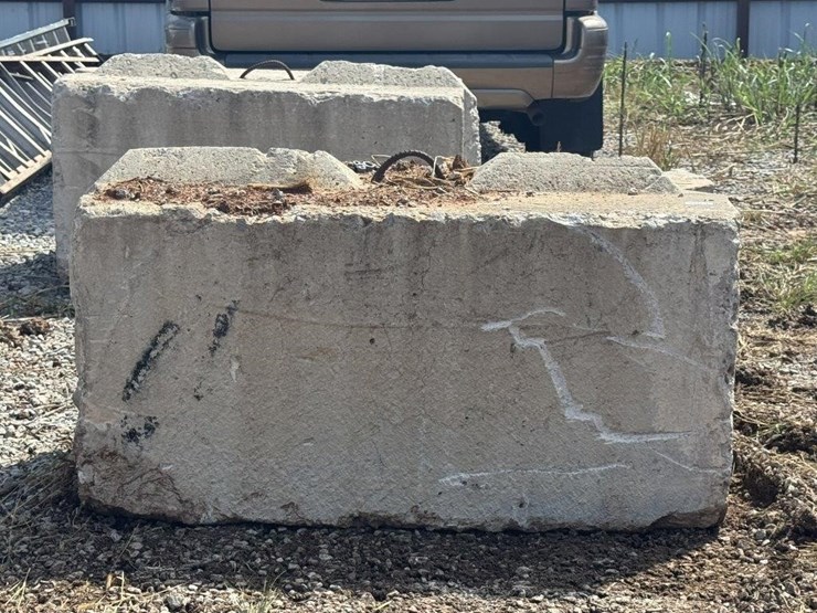 stackable-concrete-barrier-block-image-1