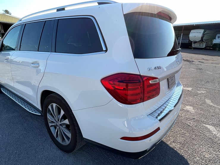 2015-mercedes-benz-gl450-image-28