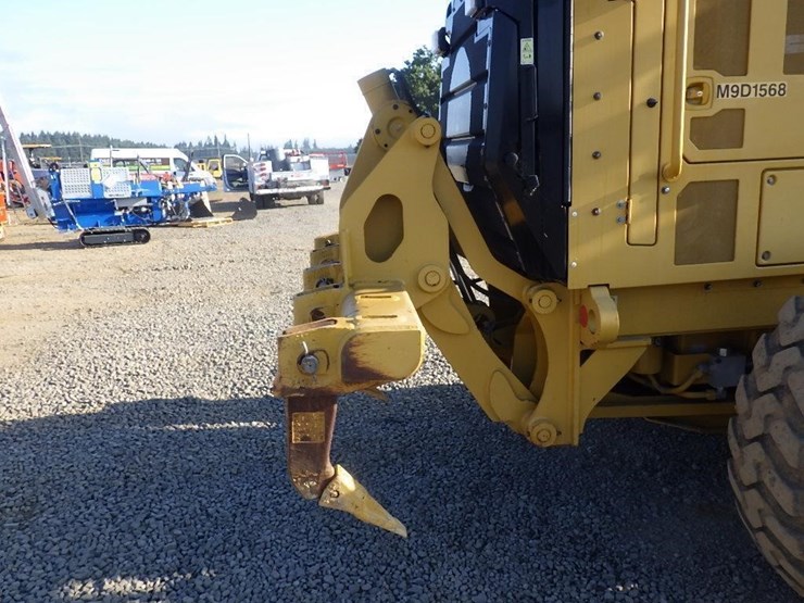 2013-caterpillar-140m2-image-26