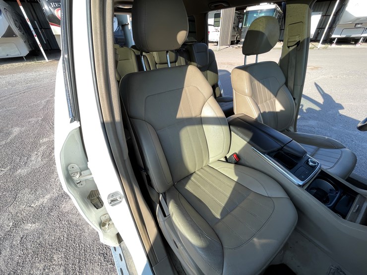 2015-mercedes-benz-gl450-image-97