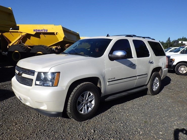 2011-chevrolet-tahoe-image-1