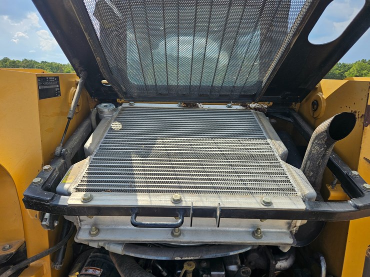 caterpillar-247b-image-31