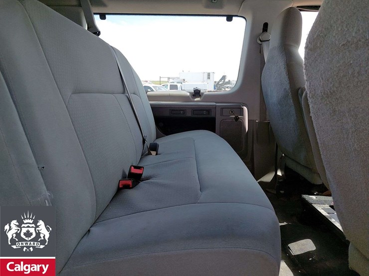 2014-ford-e-series-e-150-super-duty-4x2-3dr-passenger-van-image-12