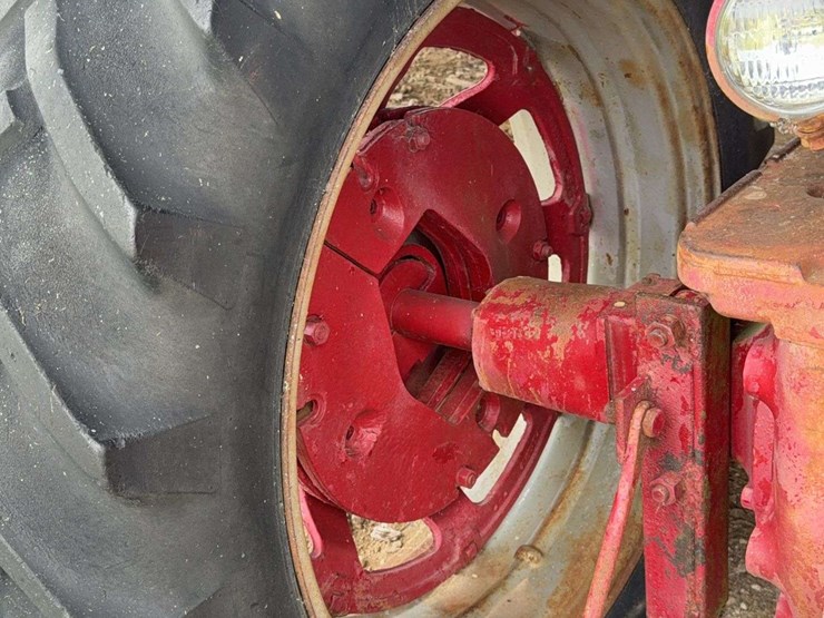 farmall-560-image-26