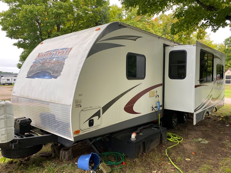 #3300-•-2012-north-trail-caliber-26lrss-camper-(has-mi-title)-(three-lakes,-wi)-image-23