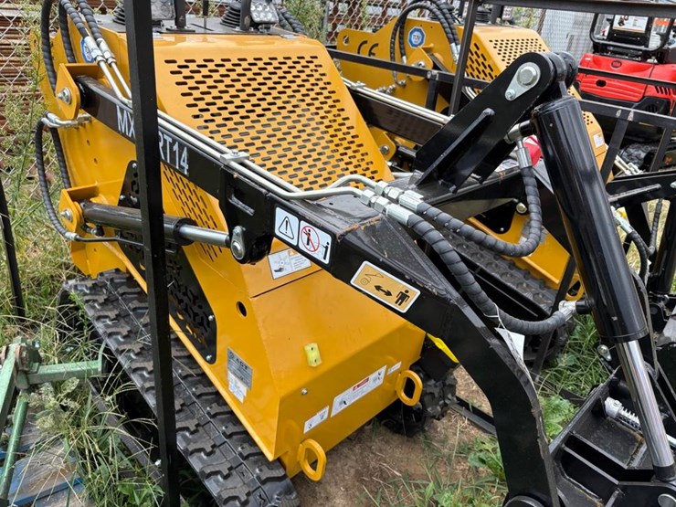 agt-mx-mrt14-compact-track-loader-image-3