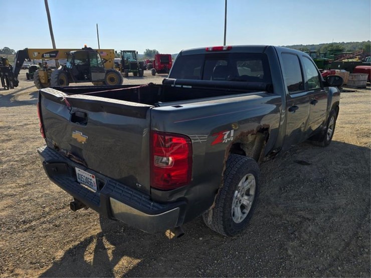 2011-chevrolet-2500-image-5