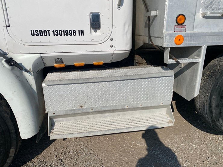 2002-ih-9200i-quad-axle-dump-truck-image-27