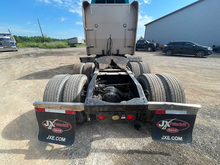 2004-peterbilt-379-image-18