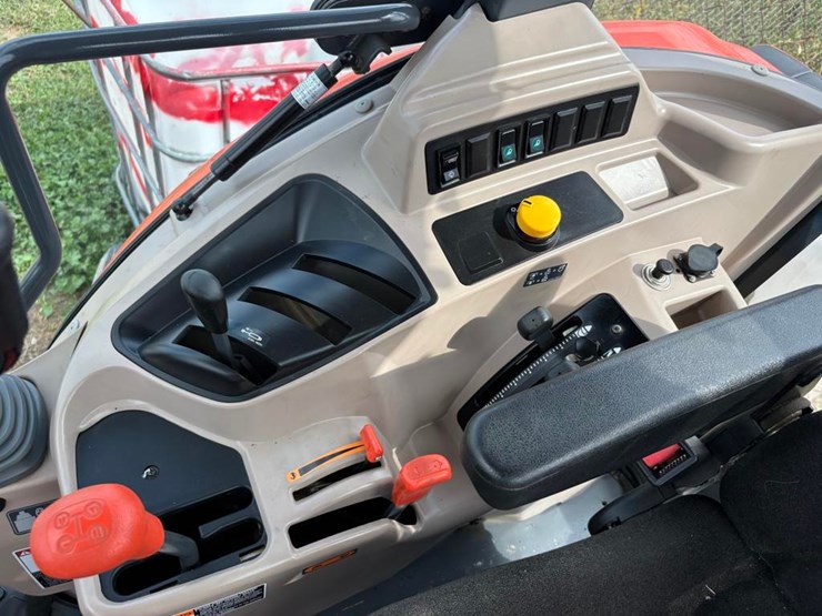 2022-kubota-m7060-image-35