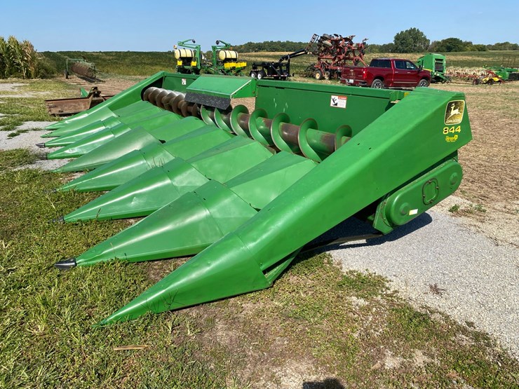 john-deere-844-image-3