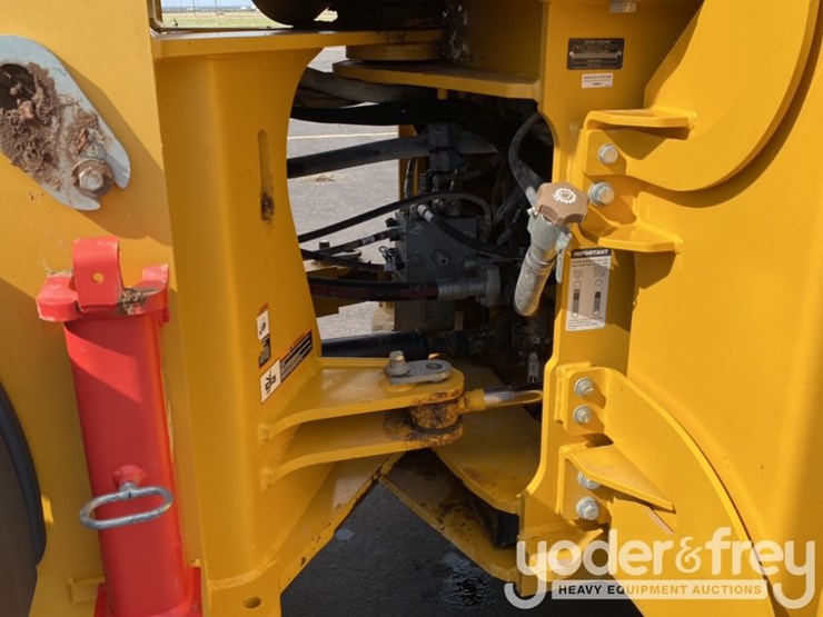 2018-deere-624k-image-13