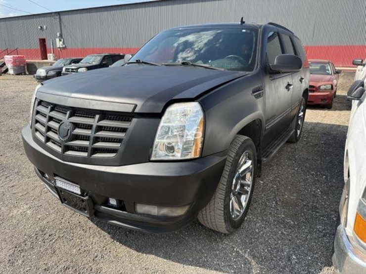 2008-cadillac-escalade-image-1