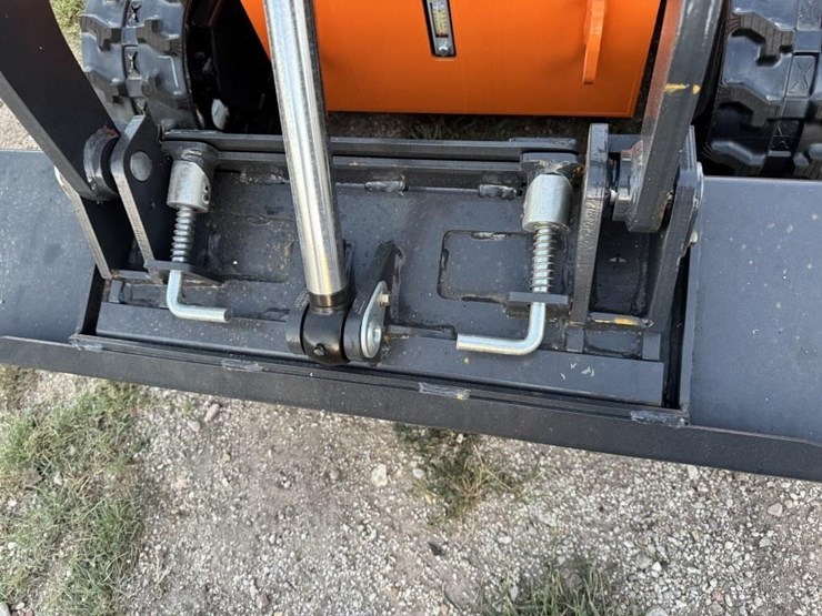 land-hero,-ldh-t460xx,-stand-on-mini-skid-steer.-image-8
