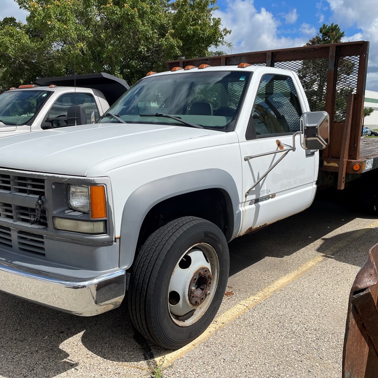 2002 UTILITY FLATBED