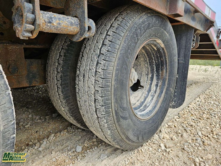 2000-saturn-t/a-25'-pintle-hitch-equipment-trailer-image-13